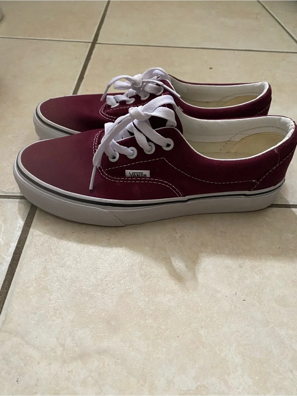 Vans Low-Top Sneakers in Maroon and White